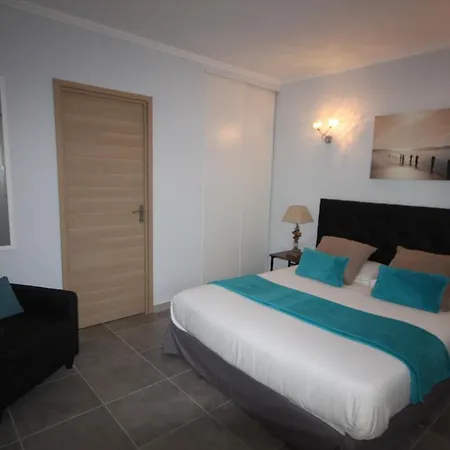 Bleu Azur Piscine Chauffee * Saint-Florent (Corsica)