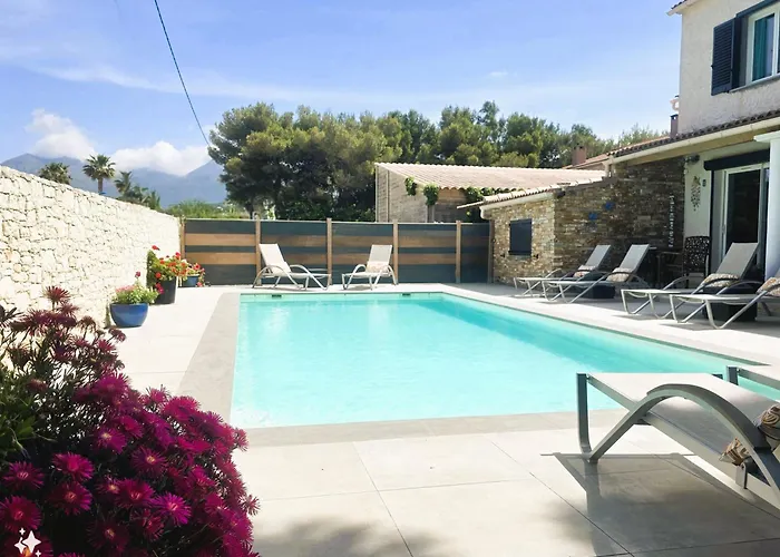 Bleu Azur Piscine Chauffee Апартаменты *